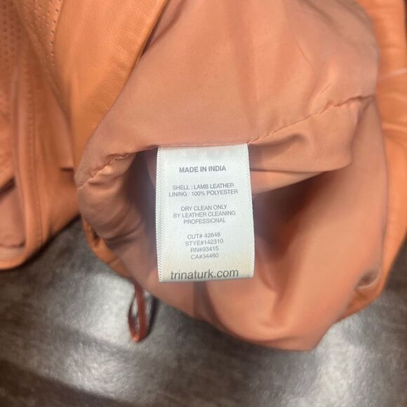 Trina Turk Grapefruit lamb leather shorts sz 2 - Picture 5 of 8